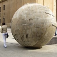 Каменный шар на площади Пилар в Сарагосе. :: Gen Vel