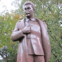 ВОЖДИ: жизнь после жизни... Сталин в Москве без носа, но орёл... :: Владимир Павлов