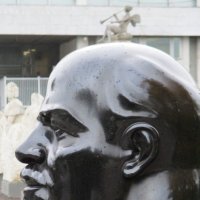 ВОЖДИ: жизнь после жизни... Ленин - большая, чёрная голова... :: Владимир Павлов