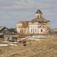 Разрушенная церковь в деревне Вонгуда. :: Марина Никулина