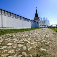 стена и башня Старицкого монастыря :: Георгий А