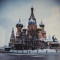 Храм Василия Блаженного в снегу :: Евгения Назарова