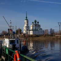 Паромная переправа через реку Вычегда. :: Андрей Дурапов