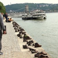 Туфельки на набережной Дуная :: Ольга 