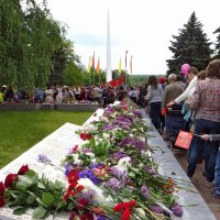 Аксай. Возложение цветов в День Победы :: Татьяна Смоляниченко