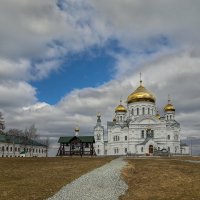 Путешествие под знаком орла.(Нижний - Булгары).Белогорский монастырь. :: юрий макаров