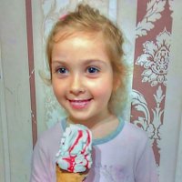 девочка с мороженым :: Александр Корчемный