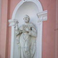 Скульптура св. Кирилла при входе в Казачий собор. :: Светлана Калмыкова