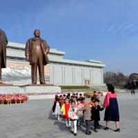 Памятник Ким Чен Иру и Ким Ир Сену на холме Мансудэ :: Tatiana Belyatskaya
