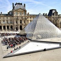 Главный вход в Лувр через пирамиду :: Елена (ЛенаРа)