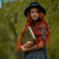 Девочка с книгой на кенон 450д :: Евгений MWL Photo