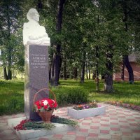 Памятник в с. Рязанцы :: Любовь 