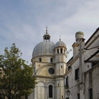 Церковь в Венецианских закоулках :: M Marikfoto