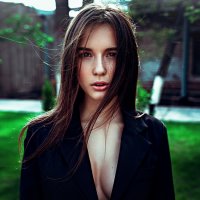 Портрет красивой девушки в черной пиджаке без белья :: Lenar Abdrakhmanov
