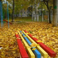 осень во дворе :: Евгений Гузов