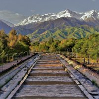 Речка упирается в горы ,горы -в небо :: Сергей 