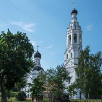 Храм в Липицах. :: Владимир Безбородов