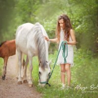 Маленькая хозяйка лошадок :: Alesya Baltynskaya