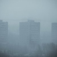 бетонные склепы в тумане :: под пыльным небом