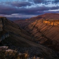 Утро на Хунзахском каньоне :: Альберт Беляев