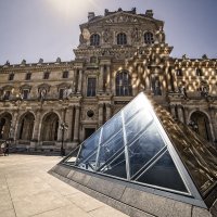 Pyramid of the Louvre in Paris France :: Марианна Привроцкая www.zadnipryanaya.ru