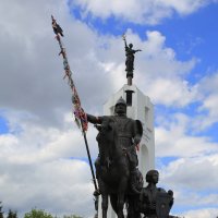 Памятник Пересвету и Бояну и монумент в честь 1000-летия Брянска. :: Павел 