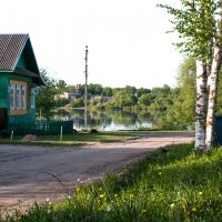 Домик у реки. :: Анатолий Нецепляев