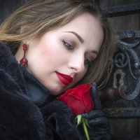 Девушка с розой. :: Наталья Остапенко
