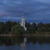 Церковь Вознесения Господня в вечернем освещении. :: Анатолий Грачев