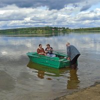 - Сань, помочь? А то мы бабы крепкие!... :: Михаил Попов