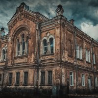 Здание пансиона и церкви Святой Магдалины при первой женской гимназии :: Андрей Неуймин