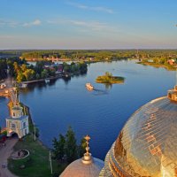 В золотых лучах заходящего солнца :: Нина Синица