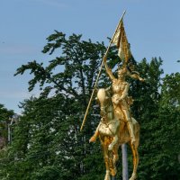 Жанна д Арк рядом с музеем Родена. Подарок французов г. Филадельфия :: Юрий Поляков