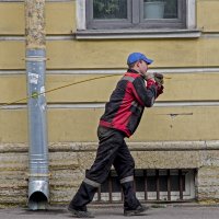 Бурлак в городе :: Александр 