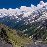 Кавказа снежные вершины :: Юрий Велицкий