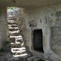 Пещерный дом Мангупа :: Наталия Григорьева