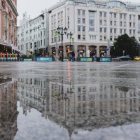 Москва. В городе дождь. Кузнецкий мост. :: Надежда Лаптева