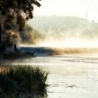 Туман на реке :: Михаил 