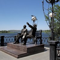 Памятник С.П.Королеву и Ю.А.Гагарину "Перед полетом". г.Энгельс. Саратовская область :: MILAV V