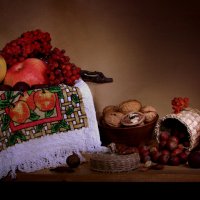 С яблоками и орехами... :: Нэля Лысенко