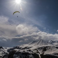 Полёт над снежными вершинами. :: Владимир Орлов
