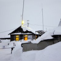 Свет в окне :: Евгений Стренадко