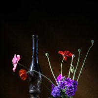 Старая лампа и цветы :: Алексей Мезенцев