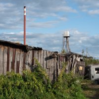 Кладовки, труба и водонапорная башня :: Валерий Михмель 