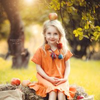 Полиночка и яблочки :: Фотохудожник Наталья Смирнова