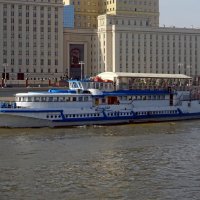 Прогулка по реке. :: Наталья Цыганова 