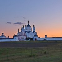 Свенский монастырь в лучах заходящего Солнца :: Евгений 