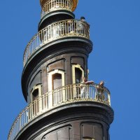 Туристы поднимаются на башню Церкви Спасителя :: Natalia Harries
