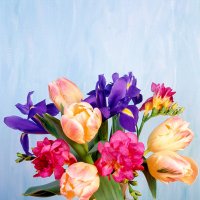 Тюльпаны в стеклянной вазе :: Ольга Бекетова