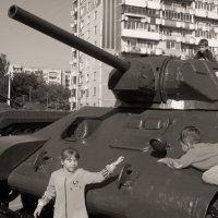 Дети и танк :: Радмир Арсеньев